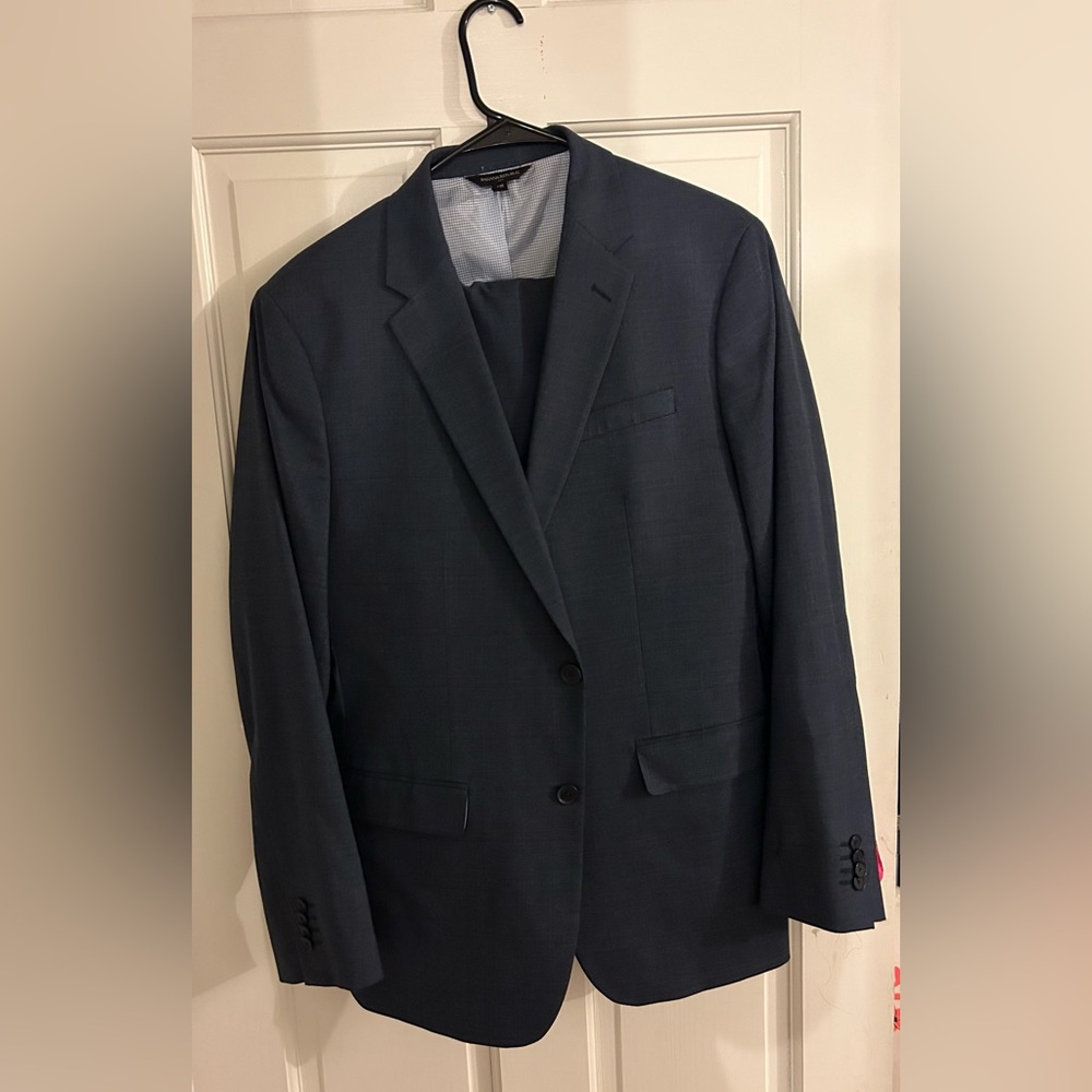 Men’s banana republic suit